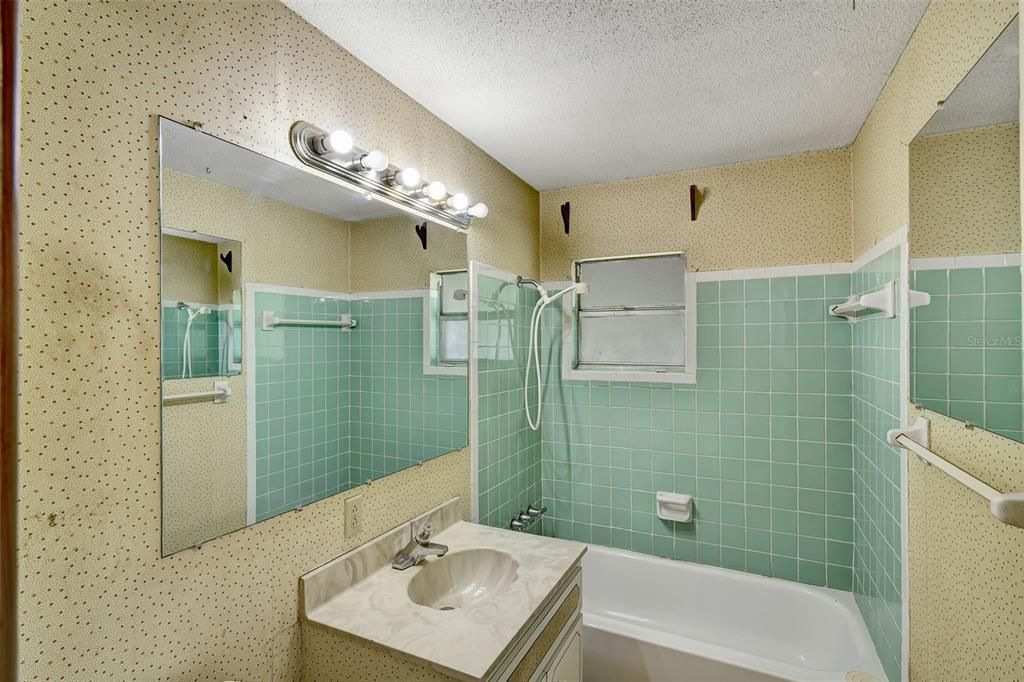 For Sale: $639,000 (3 beds, 2 baths, 1206 Square Feet)