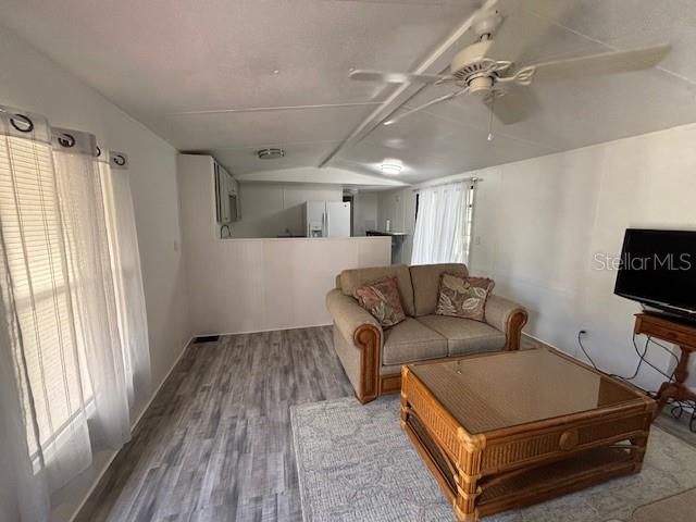 出租: $1,395 (2 贝兹, 2 浴室, 900 平方英尺)