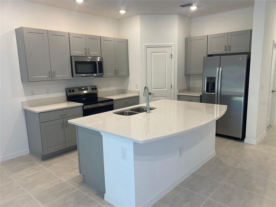 出租: $1,950 (3 贝兹, 2 浴室, 1365 平方英尺)