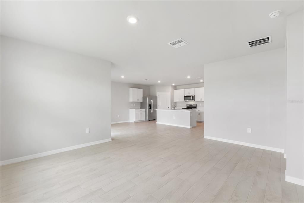 Active With Contract: $327,998 (4 beds, 2 baths, 1828 Square Feet)