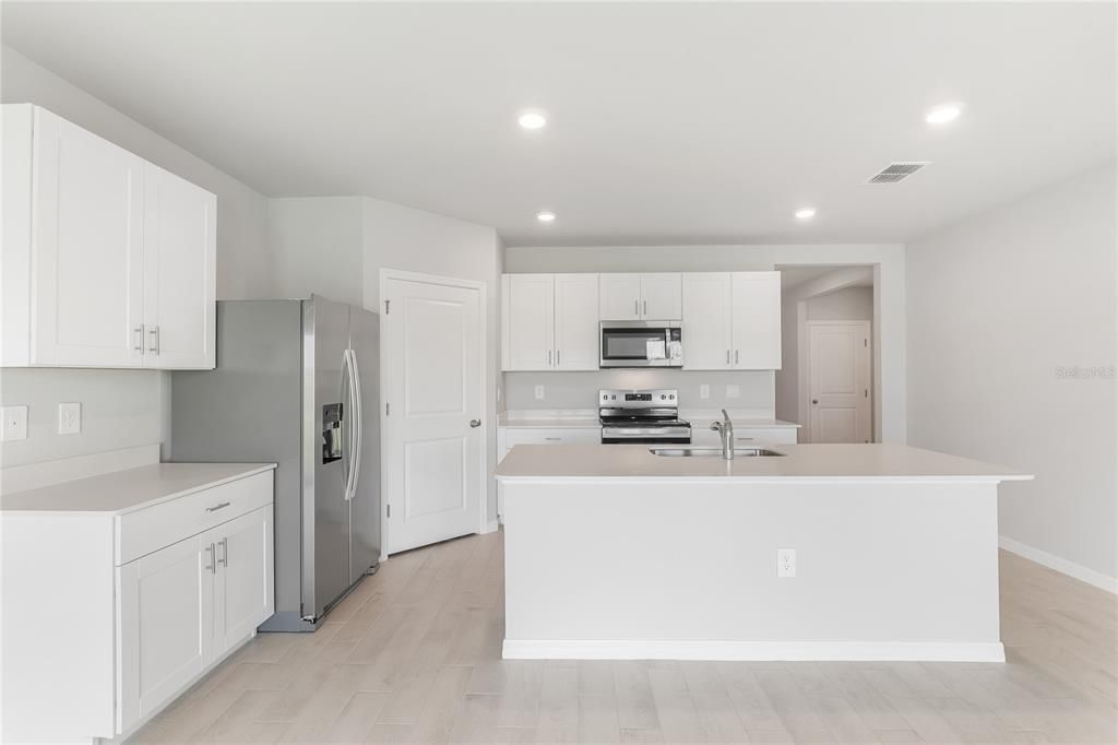 Active With Contract: $327,998 (4 beds, 2 baths, 1828 Square Feet)