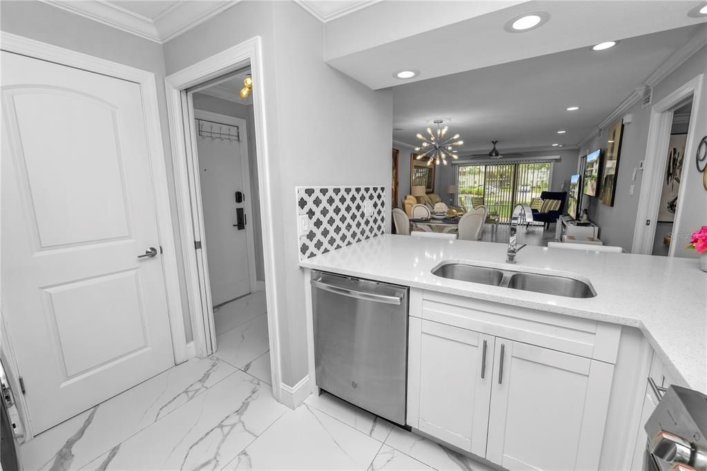 For Sale: $319,000 (3 beds, 3 baths, 1519 Square Feet)