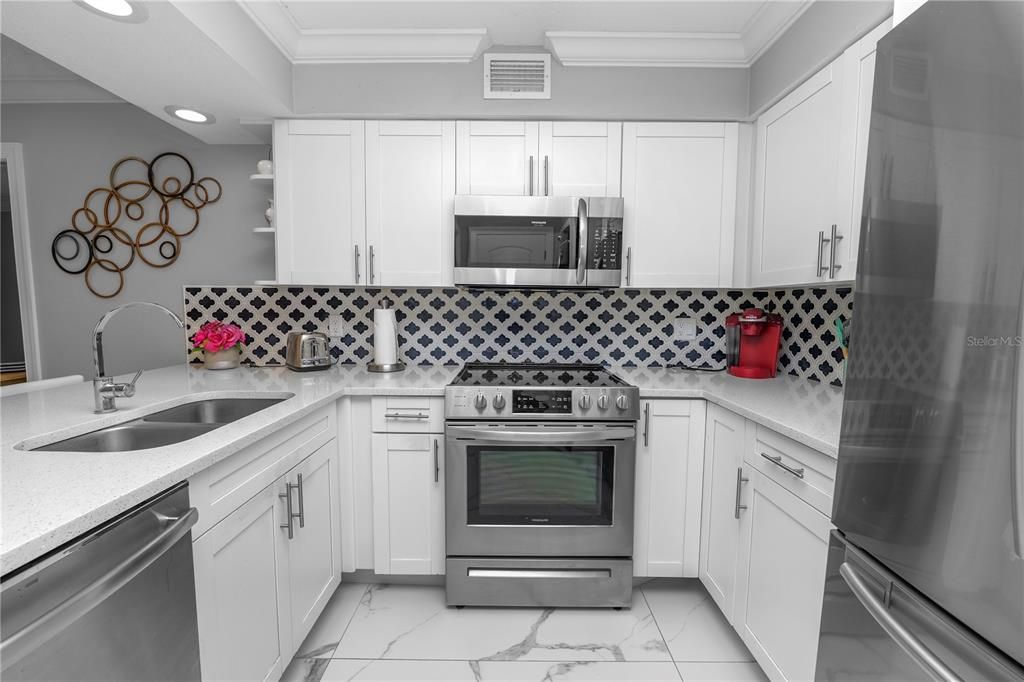 For Sale: $319,000 (3 beds, 3 baths, 1519 Square Feet)