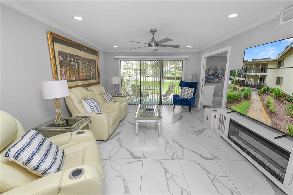 For Sale: $319,000 (3 beds, 3 baths, 1519 Square Feet)