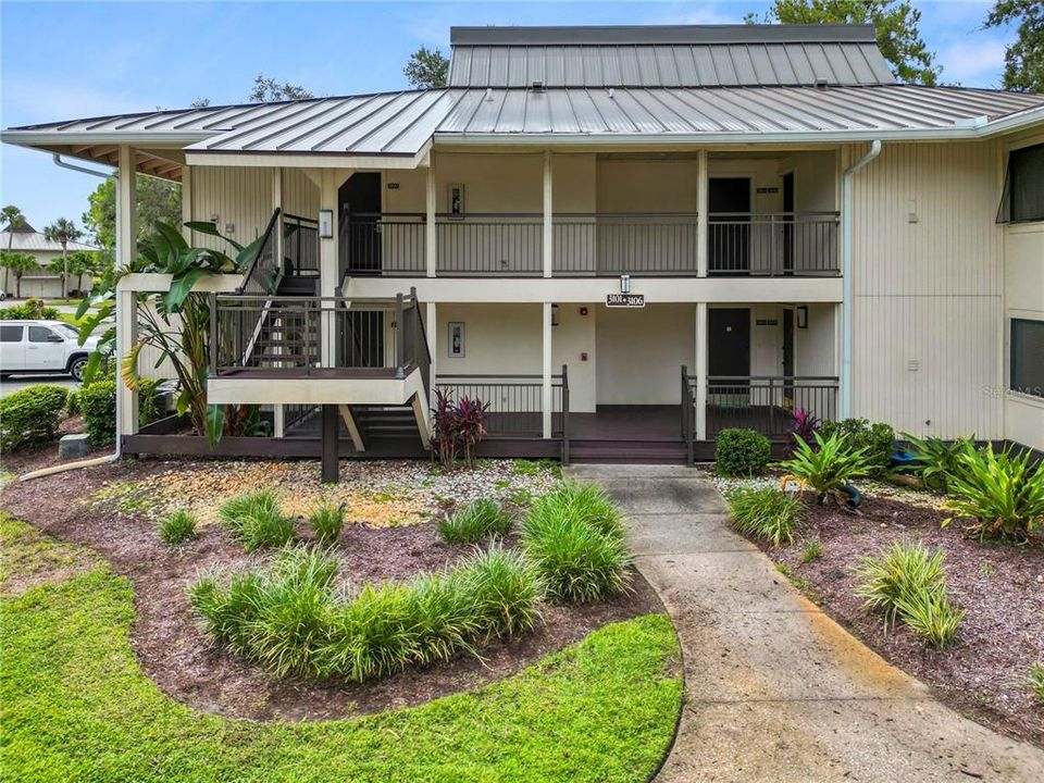 For Sale: $319,000 (3 beds, 3 baths, 1519 Square Feet)