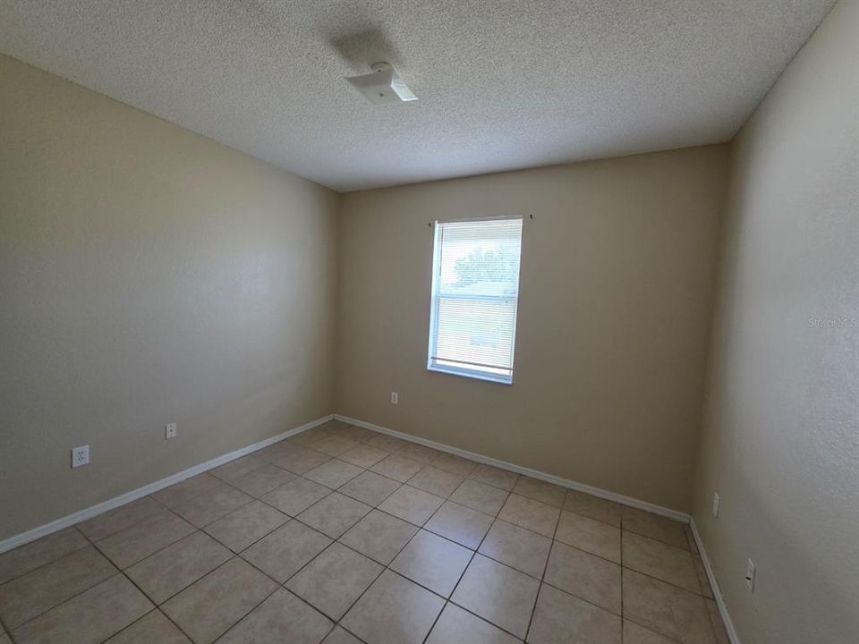 For Rent: $1,900 (4 beds, 2 baths, 2056 Square Feet)