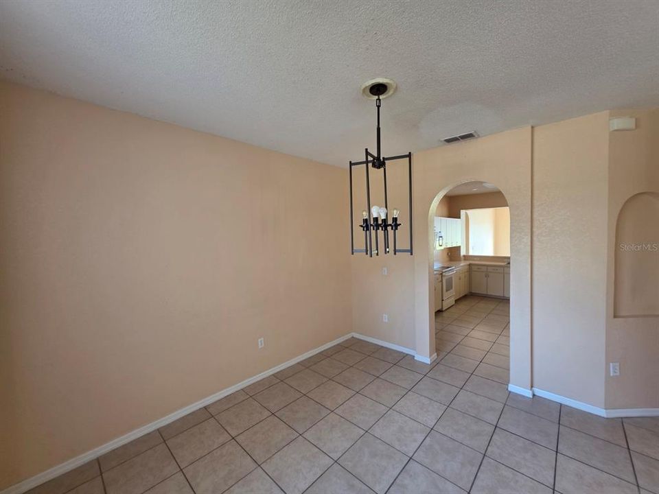 For Rent: $1,900 (4 beds, 2 baths, 2056 Square Feet)