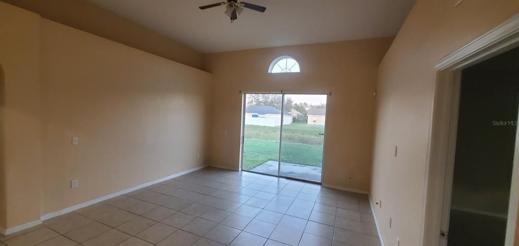 For Rent: $1,900 (4 beds, 2 baths, 2056 Square Feet)