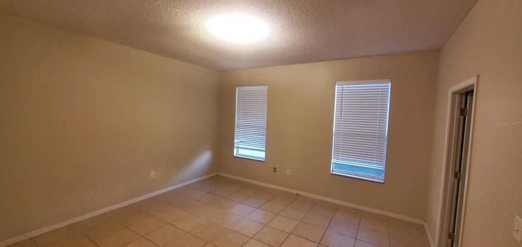 For Rent: $1,900 (4 beds, 2 baths, 2056 Square Feet)