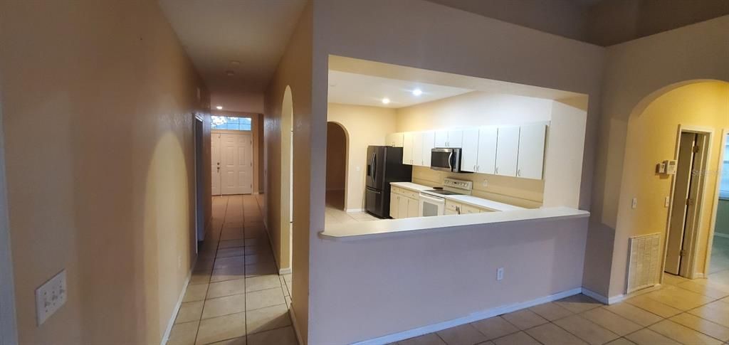 For Rent: $1,900 (4 beds, 2 baths, 2056 Square Feet)