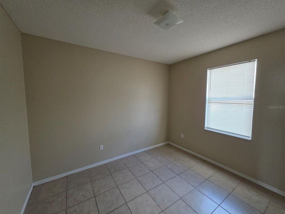 For Rent: $1,900 (4 beds, 2 baths, 2056 Square Feet)