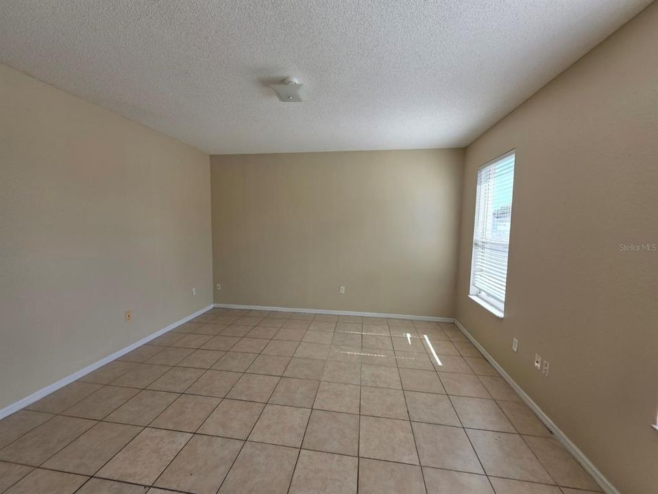 For Rent: $1,900 (4 beds, 2 baths, 2056 Square Feet)