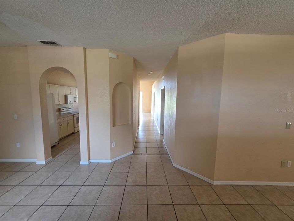 For Rent: $1,900 (4 beds, 2 baths, 2056 Square Feet)
