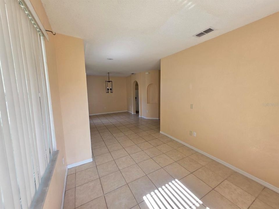 For Rent: $1,900 (4 beds, 2 baths, 2056 Square Feet)