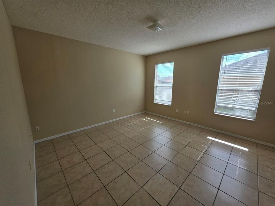 For Rent: $1,900 (4 beds, 2 baths, 2056 Square Feet)