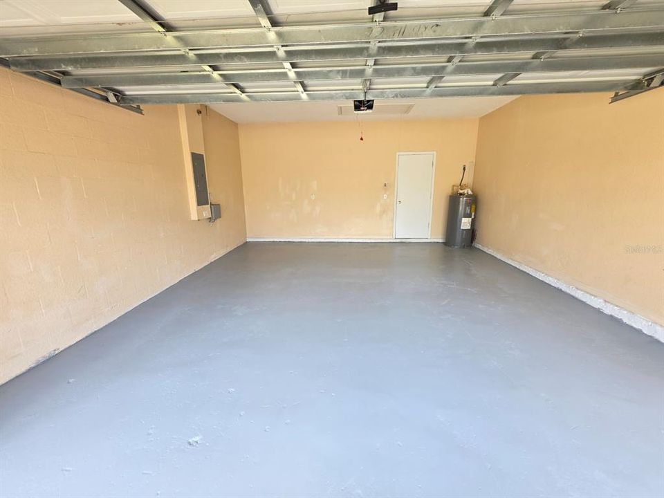 For Rent: $1,900 (4 beds, 2 baths, 2056 Square Feet)