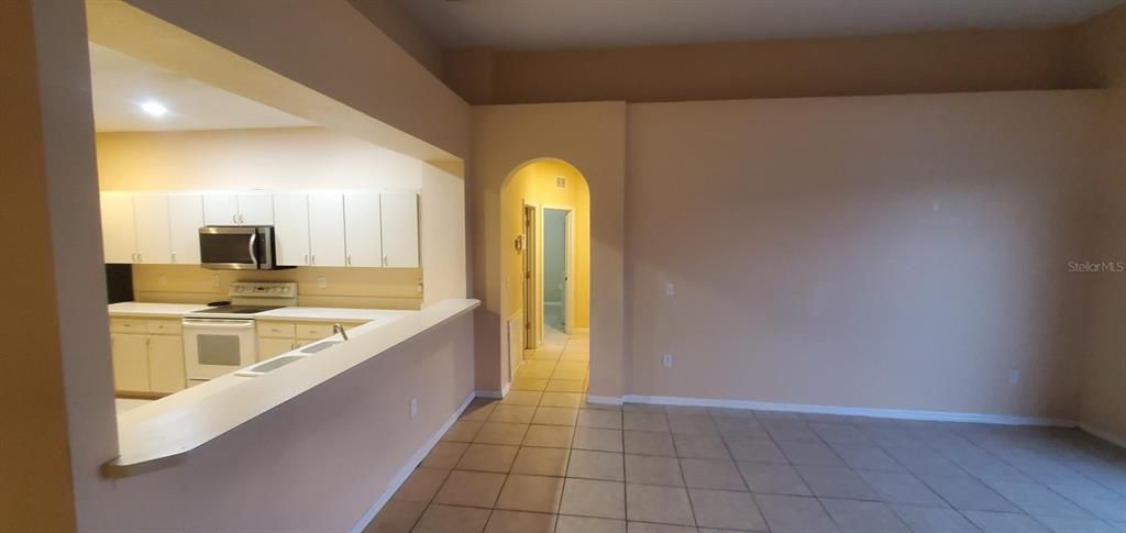 For Rent: $1,900 (4 beds, 2 baths, 2056 Square Feet)