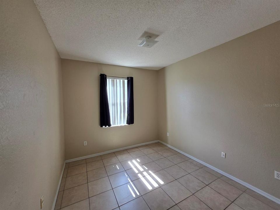 For Rent: $1,900 (4 beds, 2 baths, 2056 Square Feet)