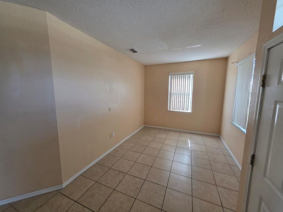 For Rent: $1,900 (4 beds, 2 baths, 2056 Square Feet)