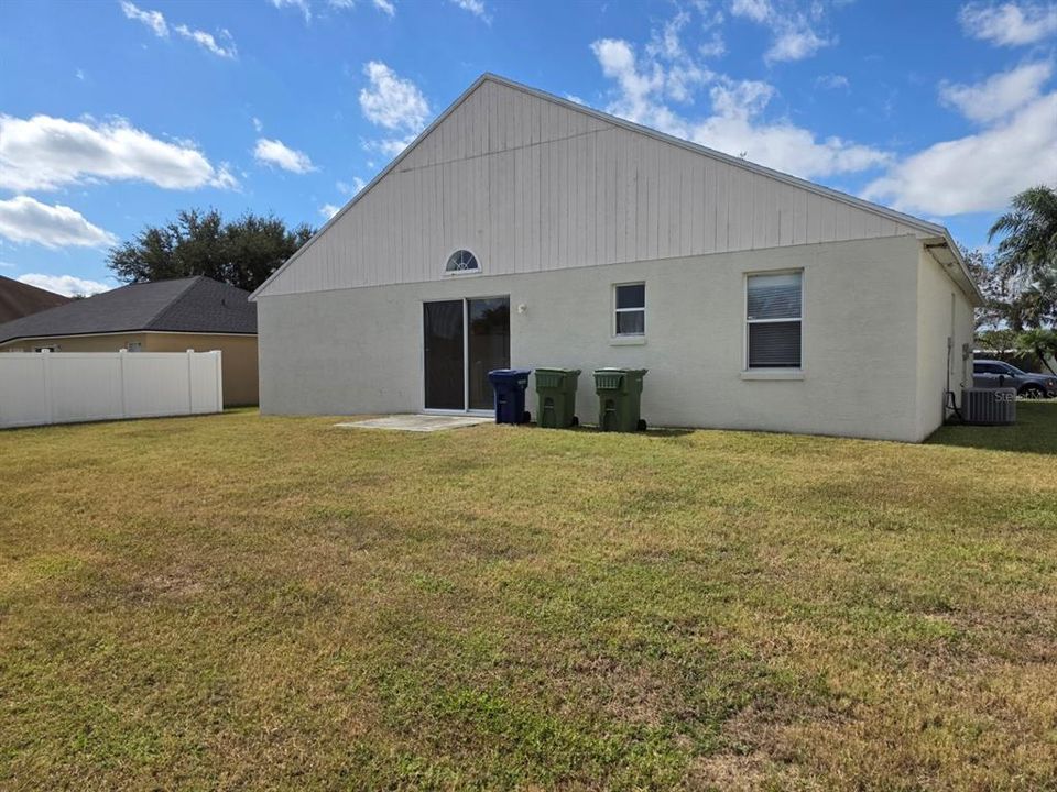 For Rent: $1,900 (4 beds, 2 baths, 2056 Square Feet)