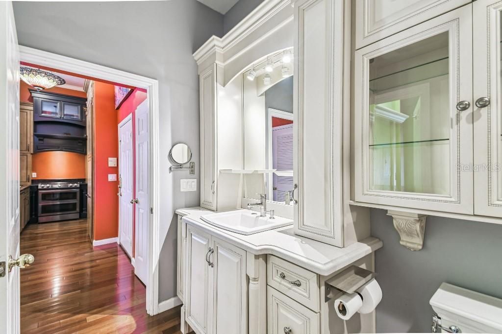 For Sale: $375,000 (1 beds, 1 baths, 882 Square Feet)