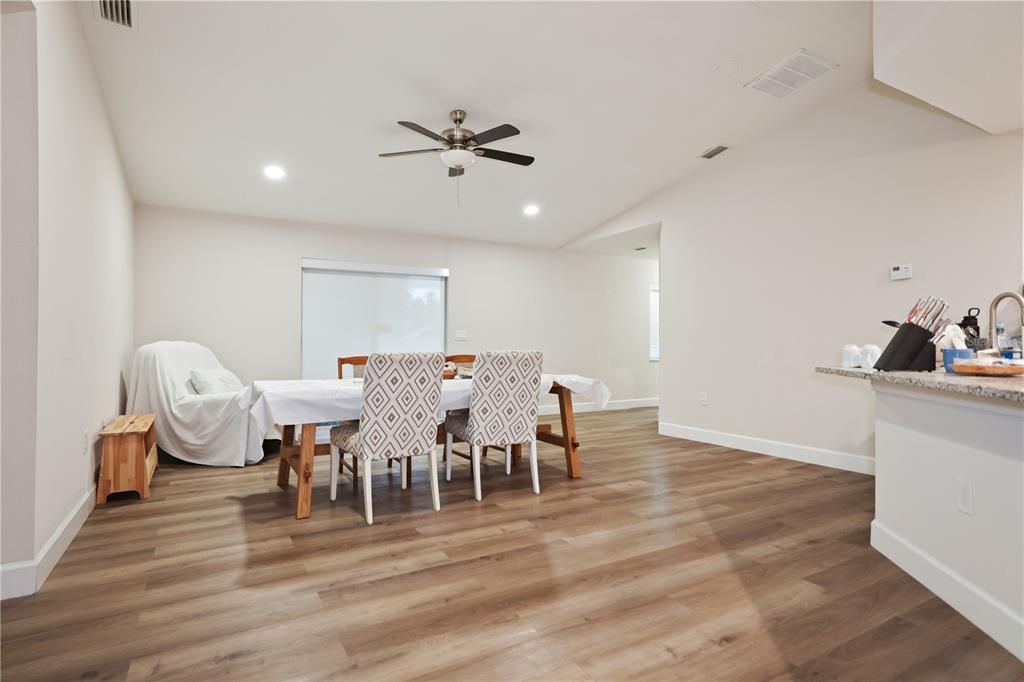 En Venta: $349,000 (3 camas, 2 baños, 1260 Pies cuadrados)