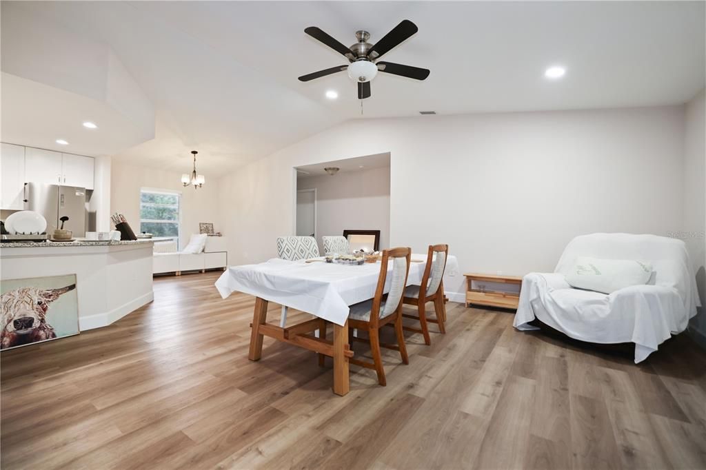 En Venta: $349,000 (3 camas, 2 baños, 1260 Pies cuadrados)