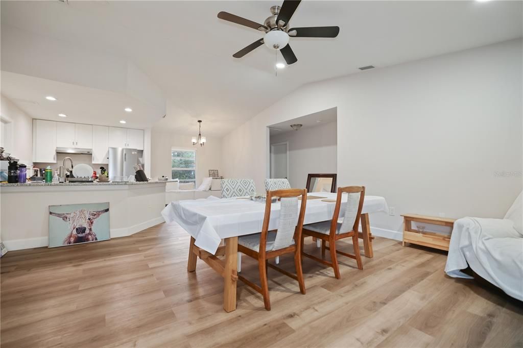 En Venta: $349,000 (3 camas, 2 baños, 1260 Pies cuadrados)