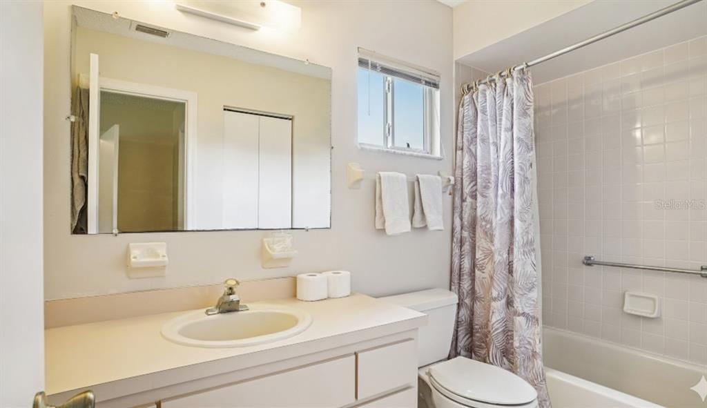 For Sale: $209,000 (2 beds, 2 baths, 1008 Square Feet)