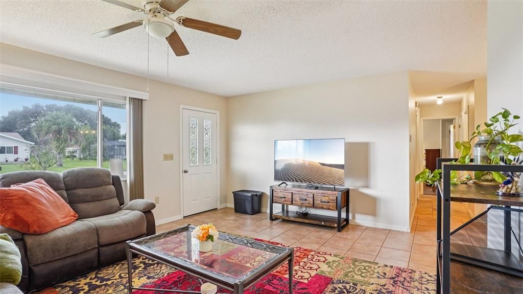 For Sale: $209,000 (2 beds, 2 baths, 1008 Square Feet)