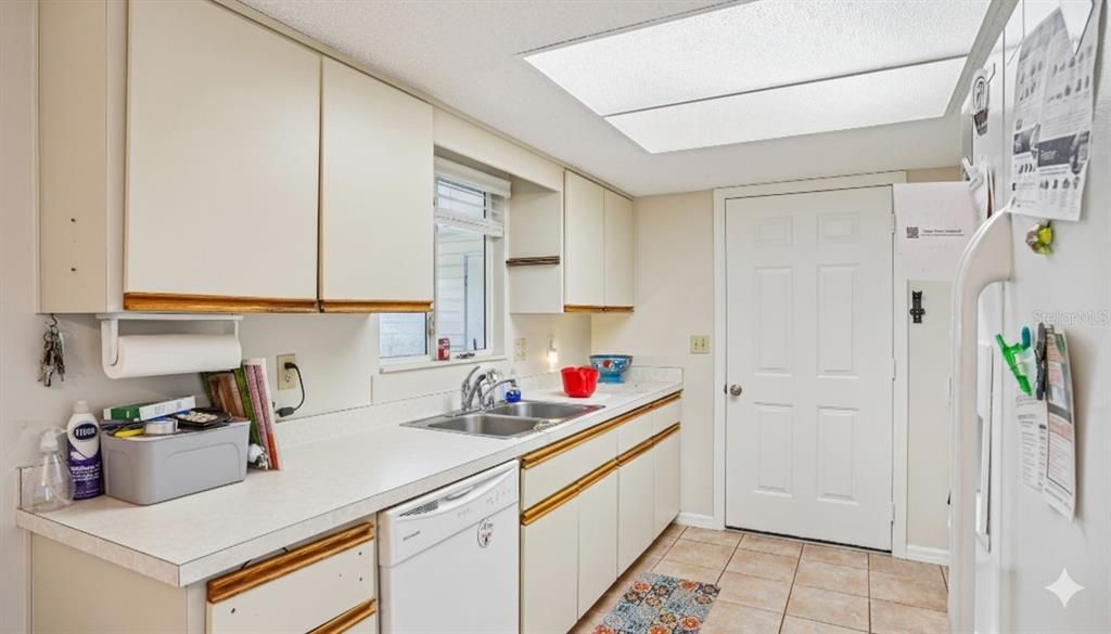 For Sale: $209,000 (2 beds, 2 baths, 1008 Square Feet)