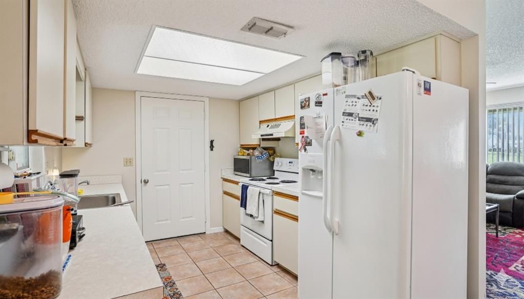 For Sale: $209,000 (2 beds, 2 baths, 1008 Square Feet)