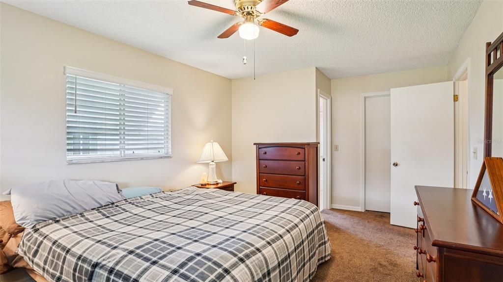 For Sale: $209,000 (2 beds, 2 baths, 1008 Square Feet)