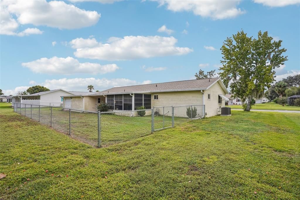 For Sale: $209,000 (2 beds, 2 baths, 1008 Square Feet)