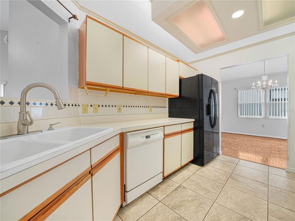 For Sale: $260,000 (2 beds, 2 baths, 1396 Square Feet)