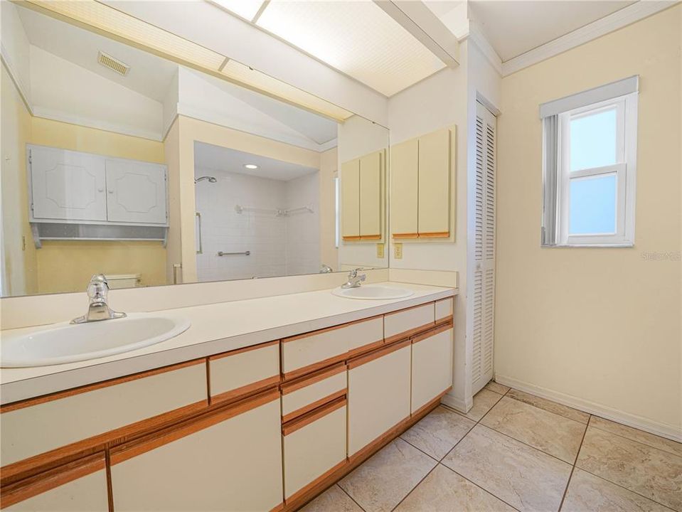 For Sale: $260,000 (2 beds, 2 baths, 1396 Square Feet)