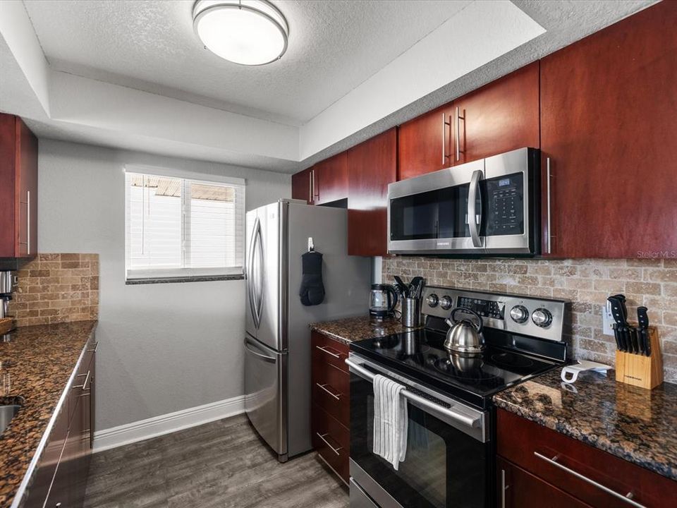 В аренду: $3,900 (2 спален, 2 ванн, 1430 Квадратных фут)