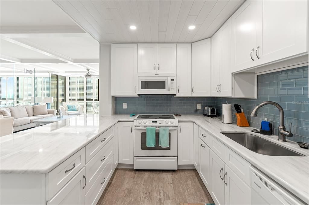 待售: $795,000 (2 贝兹, 2 浴室, 1180 平方英尺)