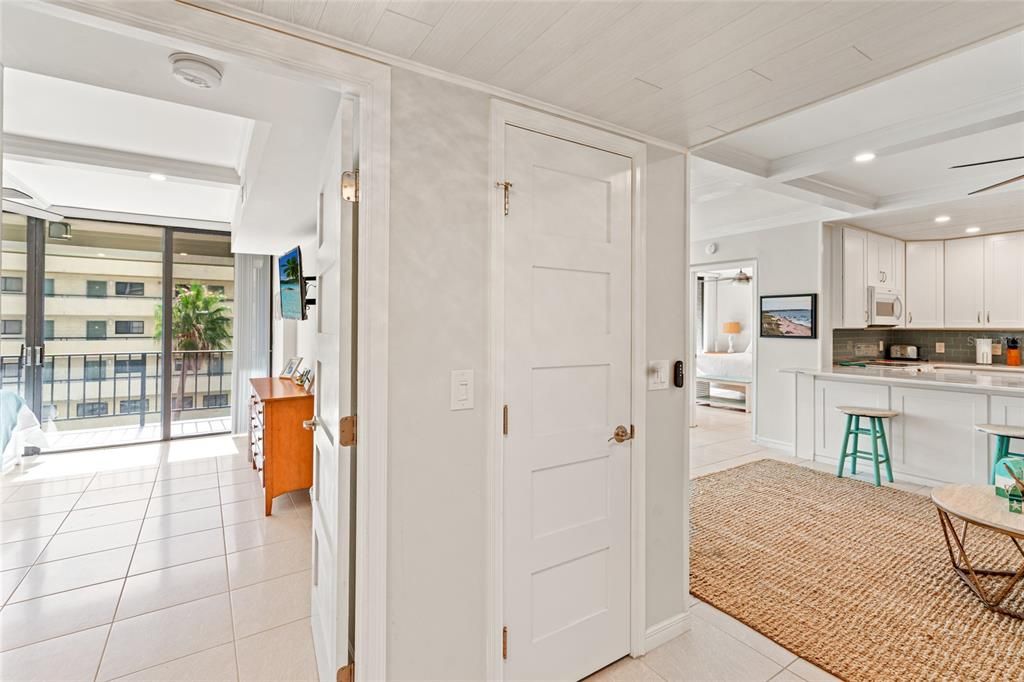 待售: $795,000 (2 贝兹, 2 浴室, 1180 平方英尺)