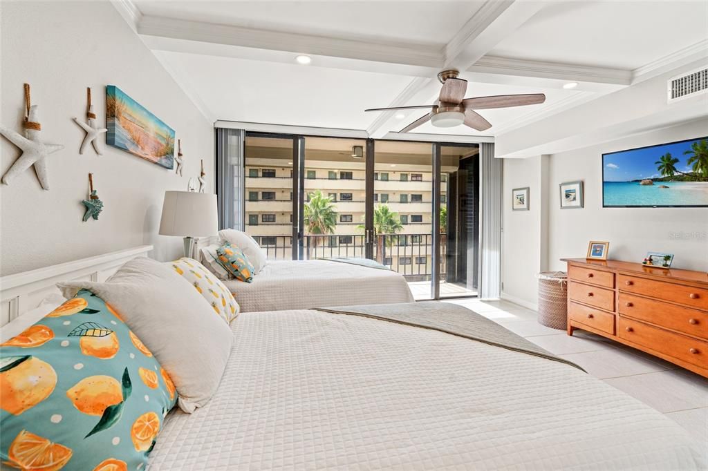 待售: $795,000 (2 贝兹, 2 浴室, 1180 平方英尺)