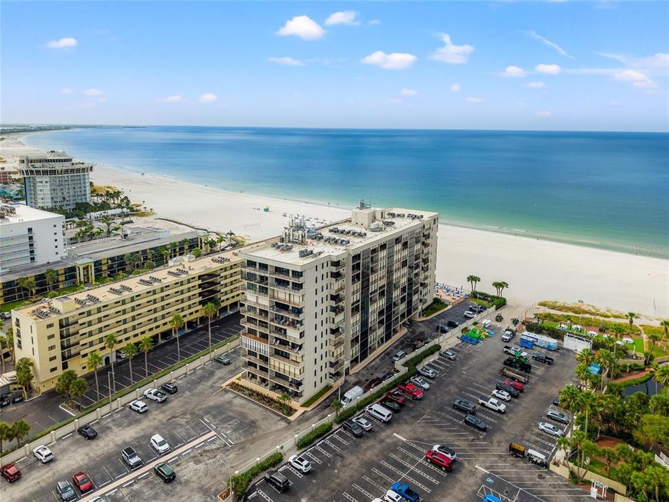 待售: $795,000 (2 贝兹, 2 浴室, 1180 平方英尺)