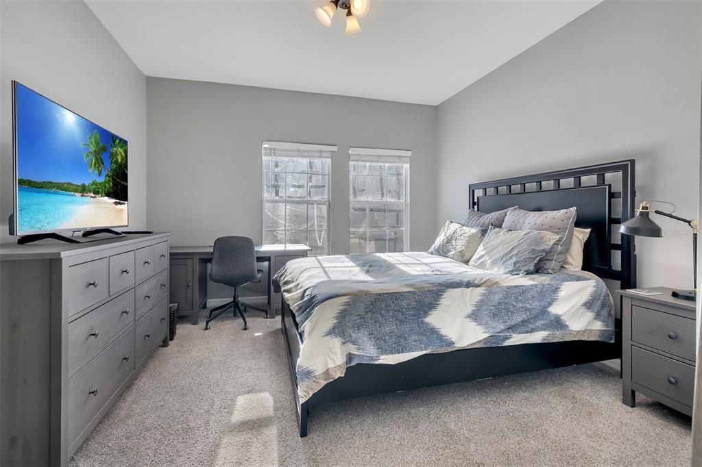 合同活跃: $299,000 (3 贝兹, 2 浴室, 1591 平方英尺)