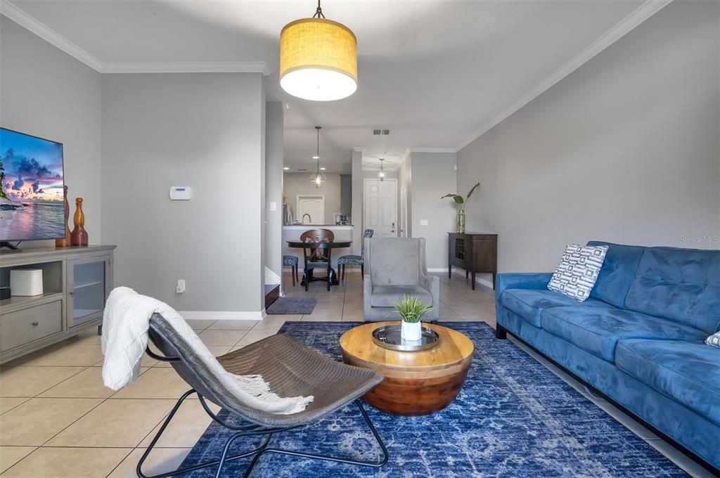 合同活跃: $299,000 (3 贝兹, 2 浴室, 1591 平方英尺)