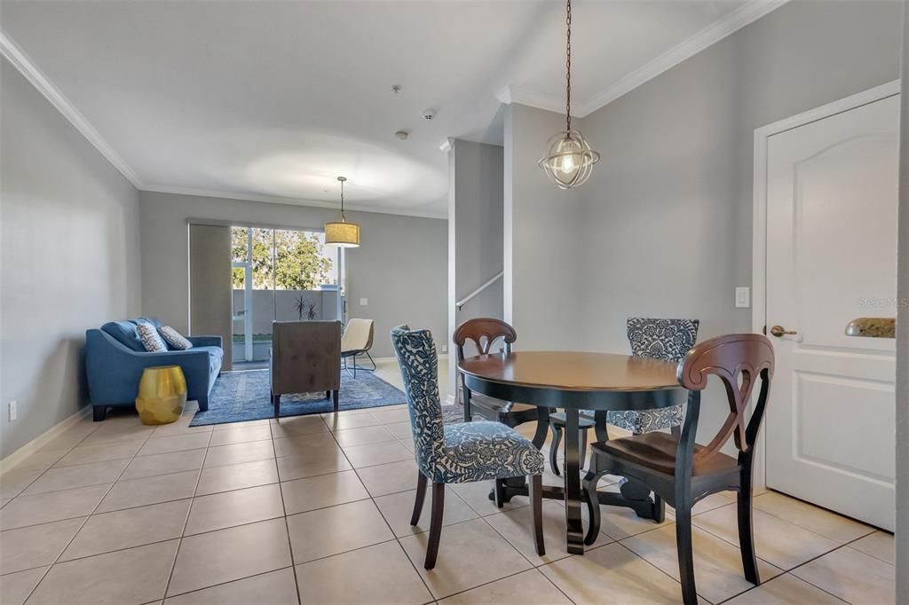 合同活跃: $299,000 (3 贝兹, 2 浴室, 1591 平方英尺)