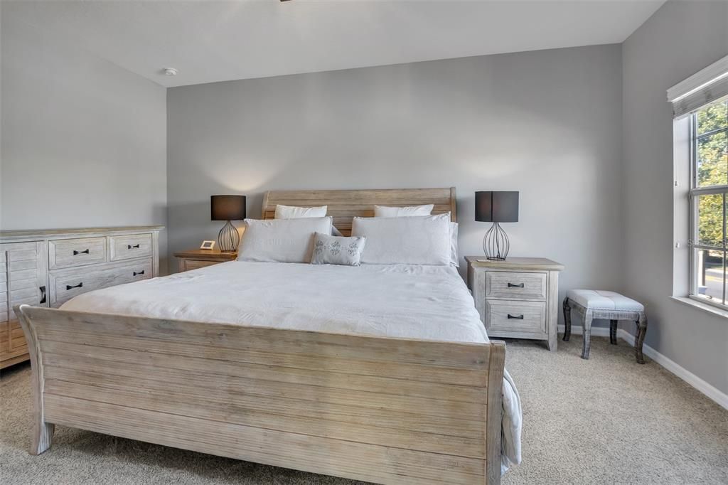 合同活跃: $299,000 (3 贝兹, 2 浴室, 1591 平方英尺)