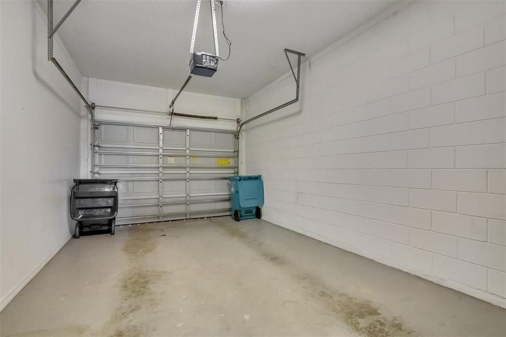 合同活跃: $299,000 (3 贝兹, 2 浴室, 1591 平方英尺)