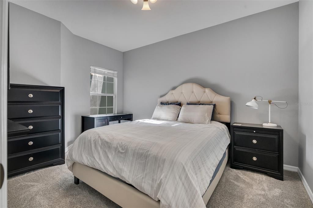 合同活跃: $299,000 (3 贝兹, 2 浴室, 1591 平方英尺)