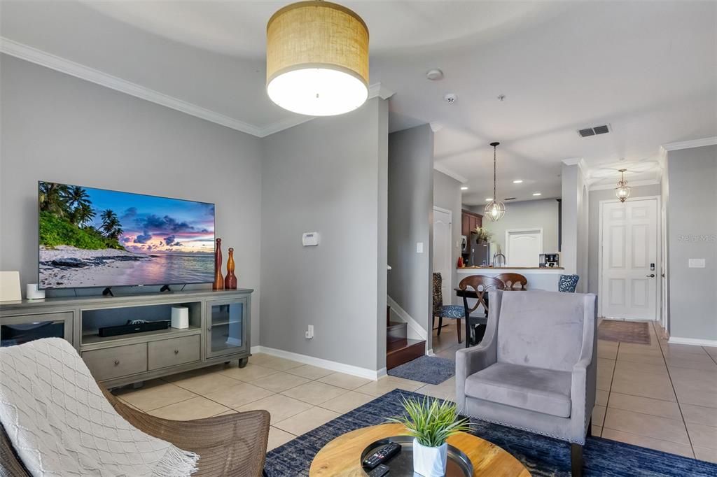 合同活跃: $299,000 (3 贝兹, 2 浴室, 1591 平方英尺)