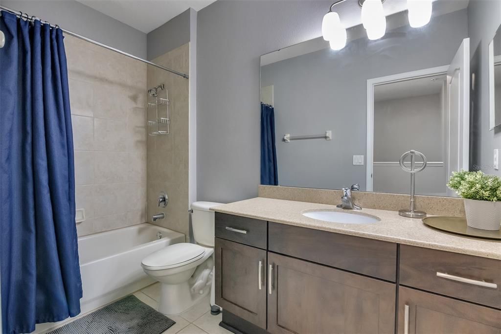 合同活跃: $299,000 (3 贝兹, 2 浴室, 1591 平方英尺)