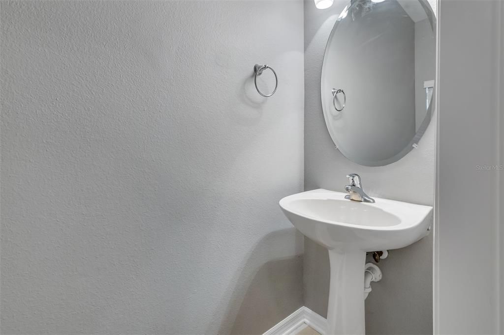 合同活跃: $299,000 (3 贝兹, 2 浴室, 1591 平方英尺)